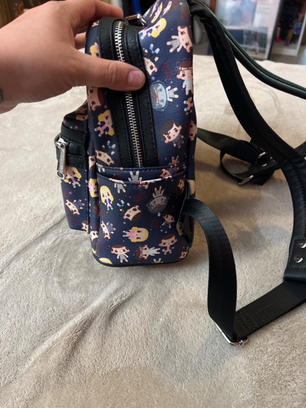 Stranger Things 11 mini backpack - Picture 3 of 4